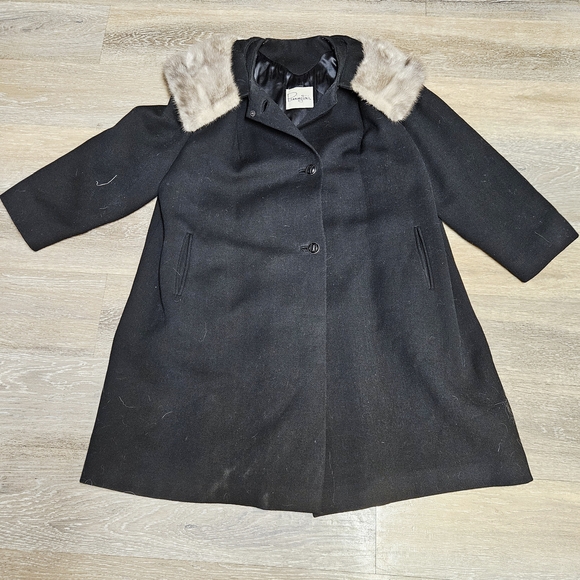 Penningtons Jackets & Blazers - Penningtons Black Cape with Fur Collar Vintage Pure Virgin Wool Very Warm Heavy